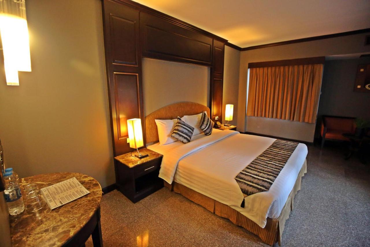 The Euro Grande Hotel Bangkok Exterior foto